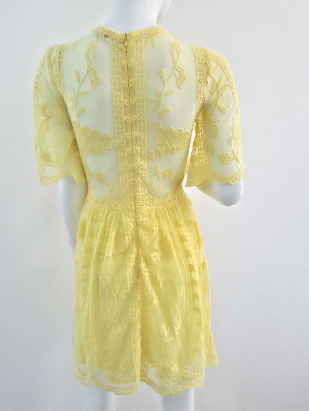 Socialite Yellow Floral Lace V-Neck Mini Dress Size Small - Picture 7 of 16